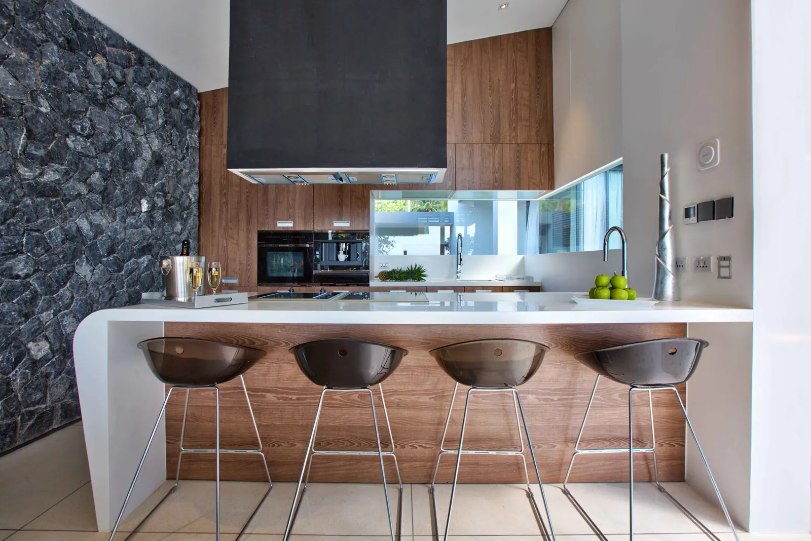 Mandalay Beach Villas — Kitchen counter