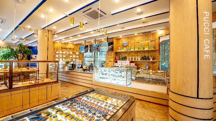 Pucci Café — Display counter