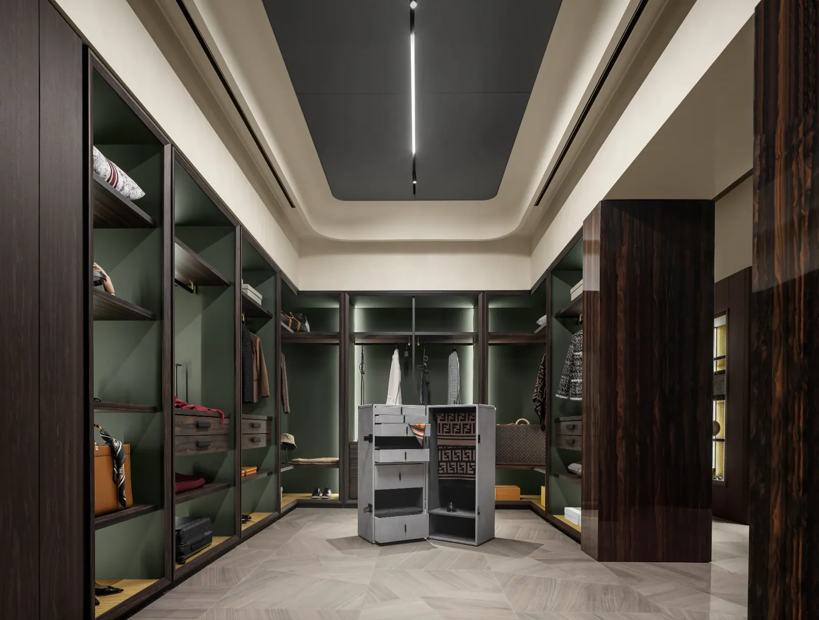 Royana Flagship House — Display circulation