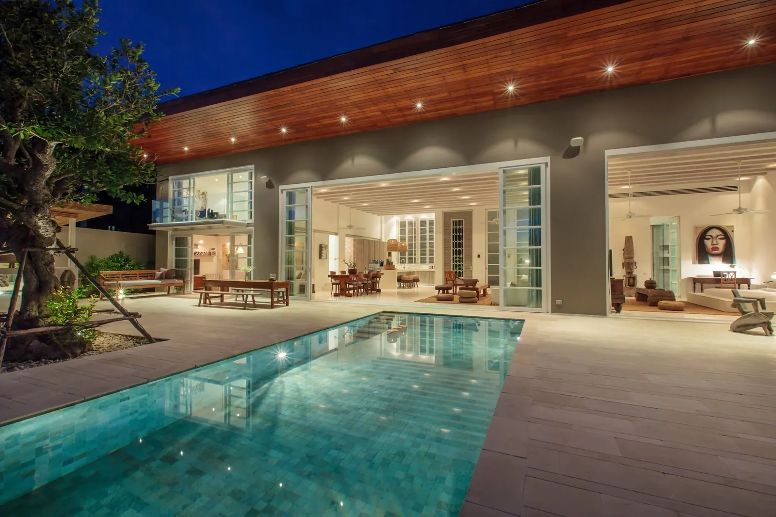 Villa Akasha — Living and dining